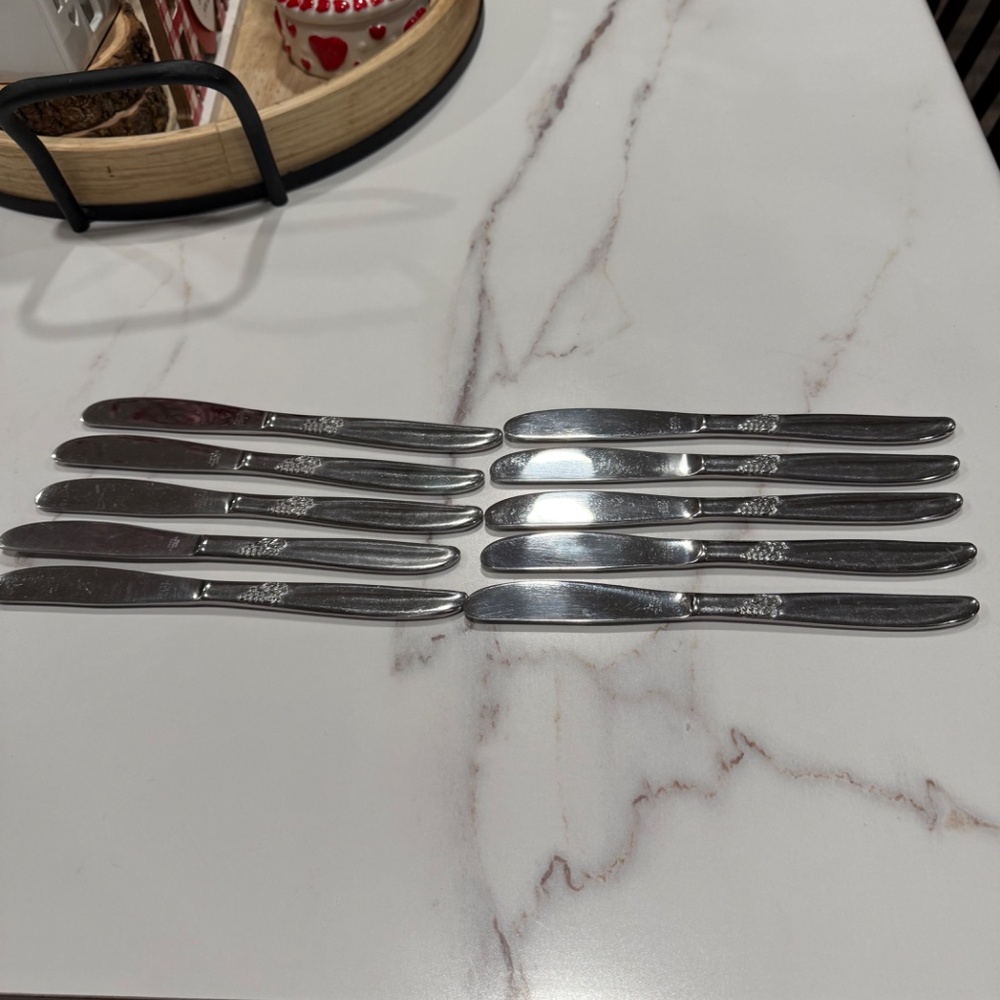 10 Piece Montgomery Ward MWCO Grape Stainless Steel Flatware - Picture 8 of 8